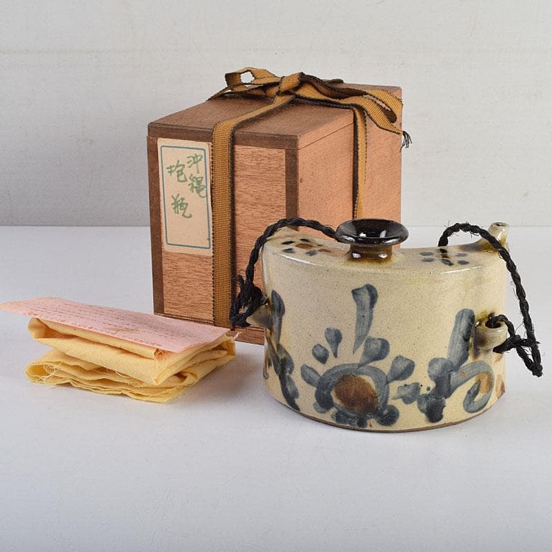 沖縄　琉球焼　壺屋焼　小橋川製陶所　仁王窯造　花文　抱瓶　共箱　C　8899