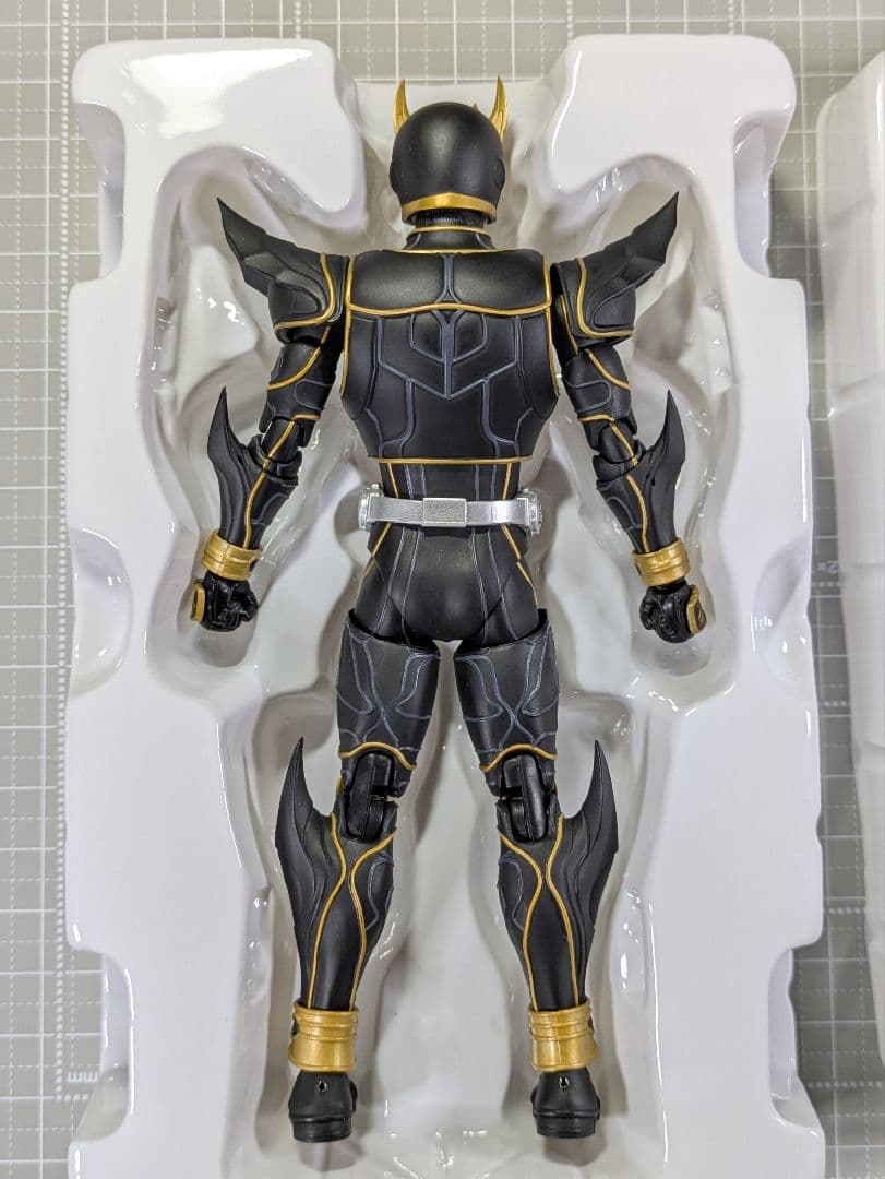 S.H.Figuarts 真骨彫製法　仮面ライダークウガ　アルティメットフォーム