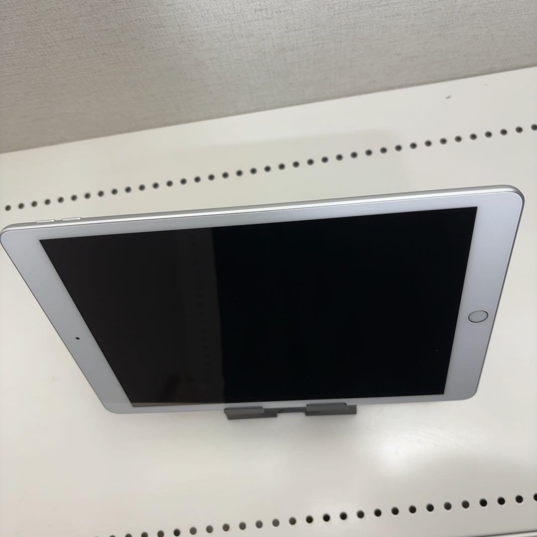早い者勝ち　iPad 第８世代　32GB