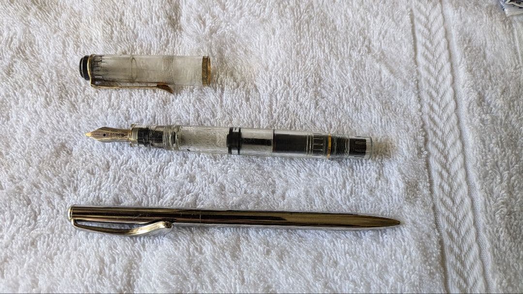 ティファニー　透明ペリカン