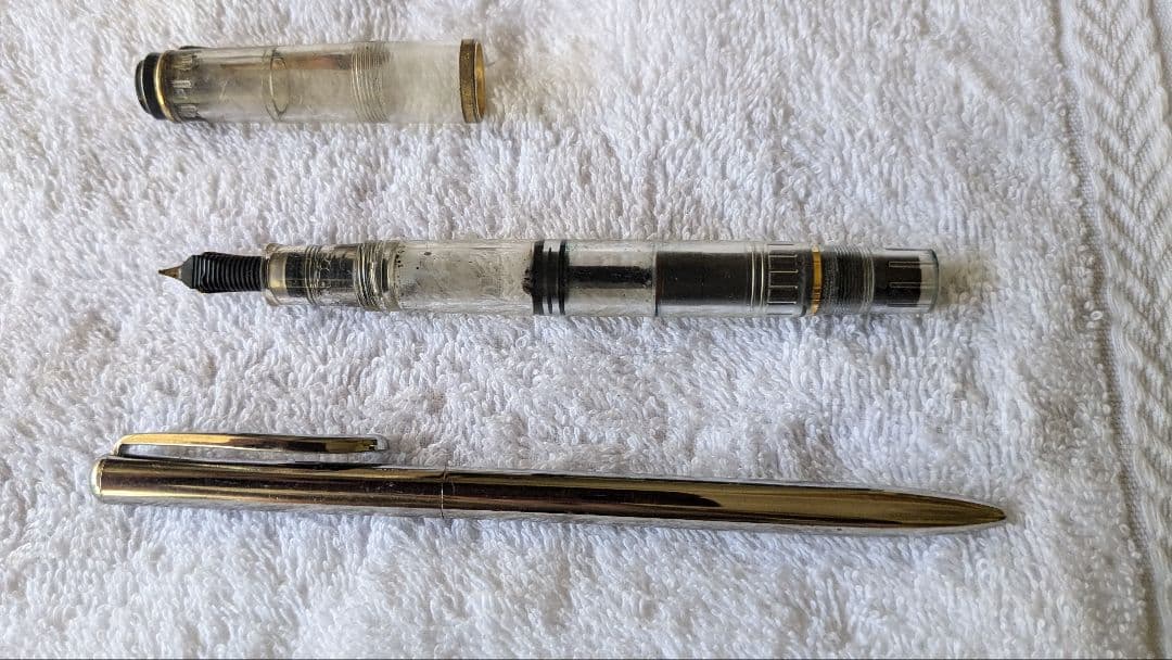 ティファニー　透明ペリカン