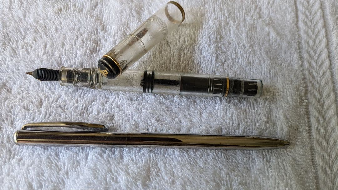 ティファニー　透明ペリカン