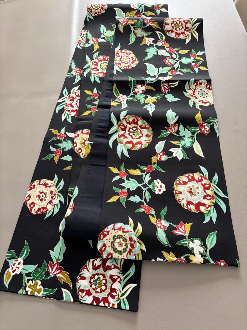 正絹 塩瀬 九寸名古屋帯 黒地 花唐草 友禅染め 赤×グリーン×白×ベージュ