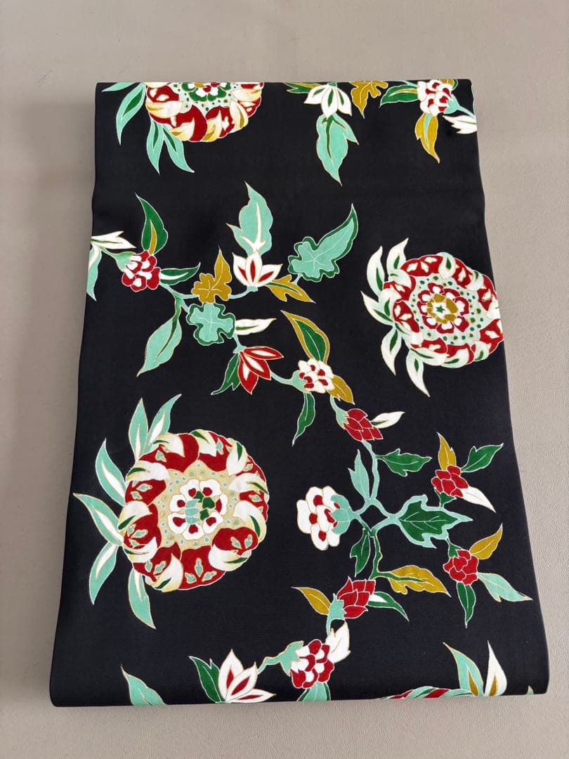 正絹 塩瀬 九寸名古屋帯 黒地 花唐草 友禅染め 赤×グリーン×白×ベージュ