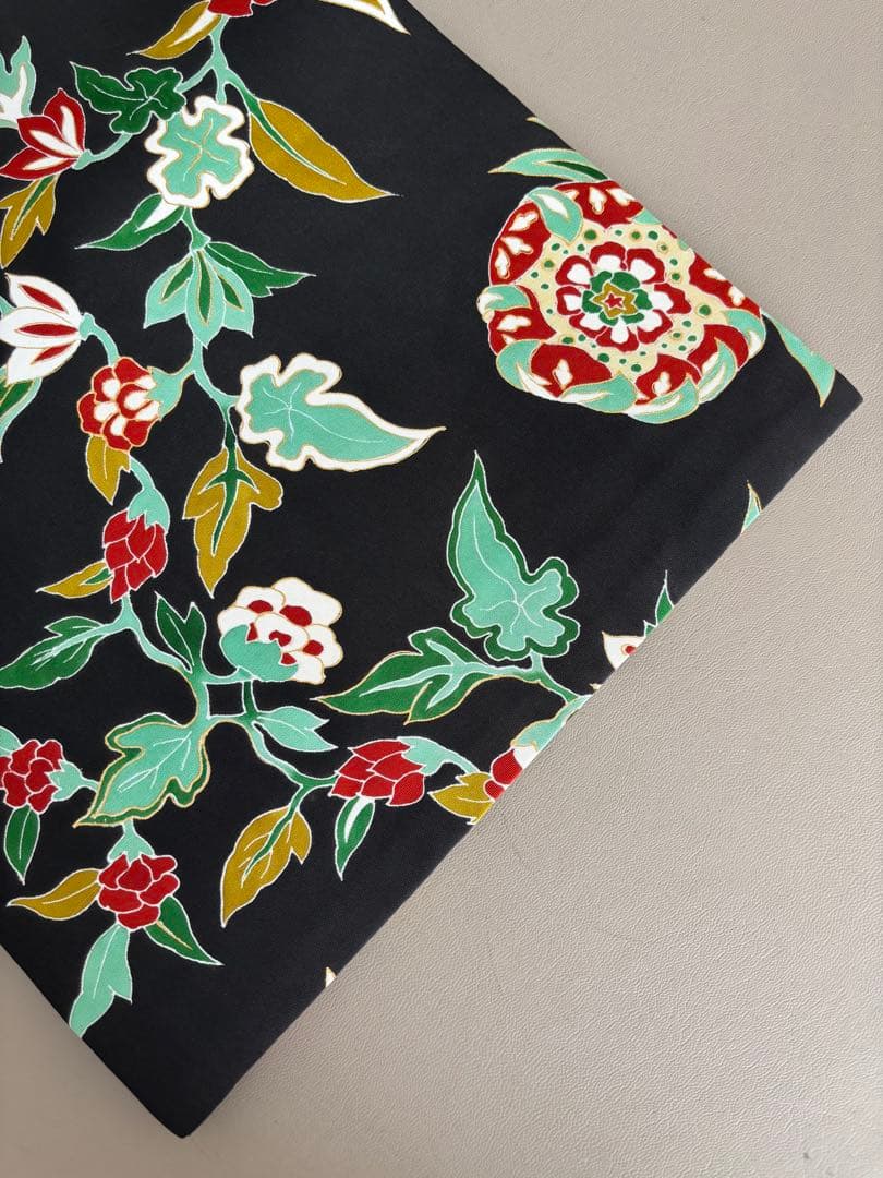 正絹 塩瀬 九寸名古屋帯 黒地 花唐草 友禅染め 赤×グリーン×白×ベージュ