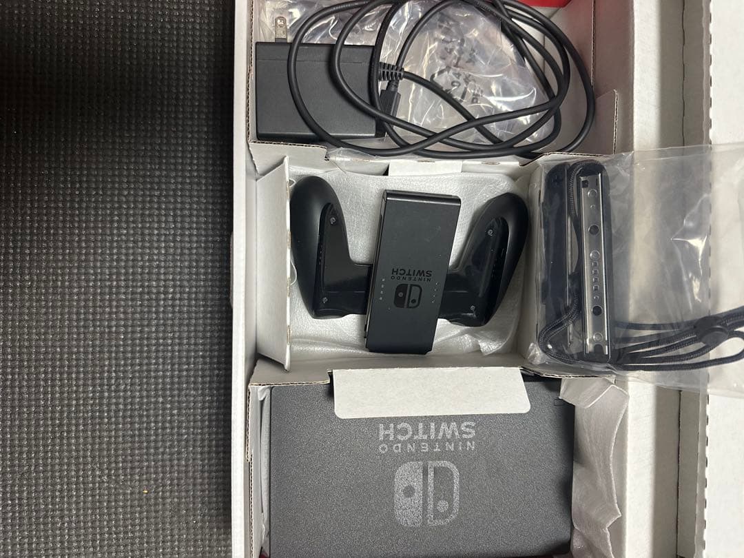 Nintendo Switch 本体 ブラック 青 赤