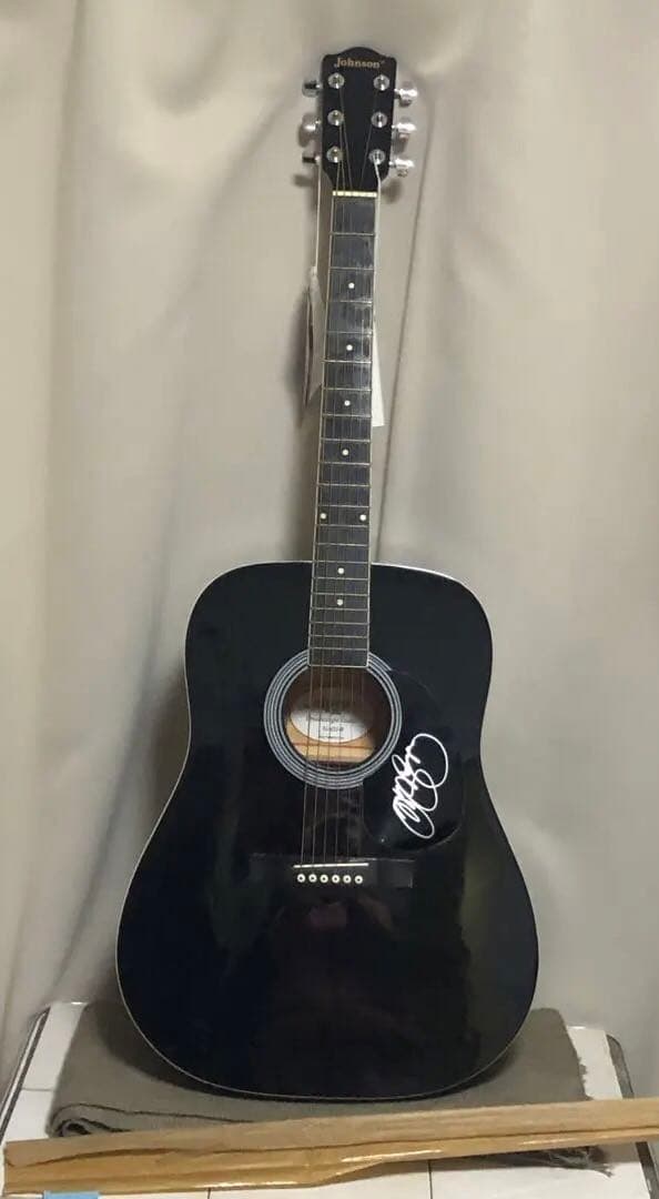 アコースティックギターJohnson 直筆サイン (JON BON JOVI)