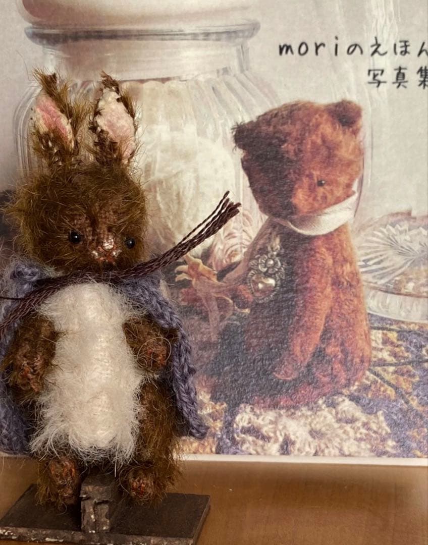 moriのえほん様　りんごを持った紫マントの茶色うさぎ　ミニチュアぬいぐるみ