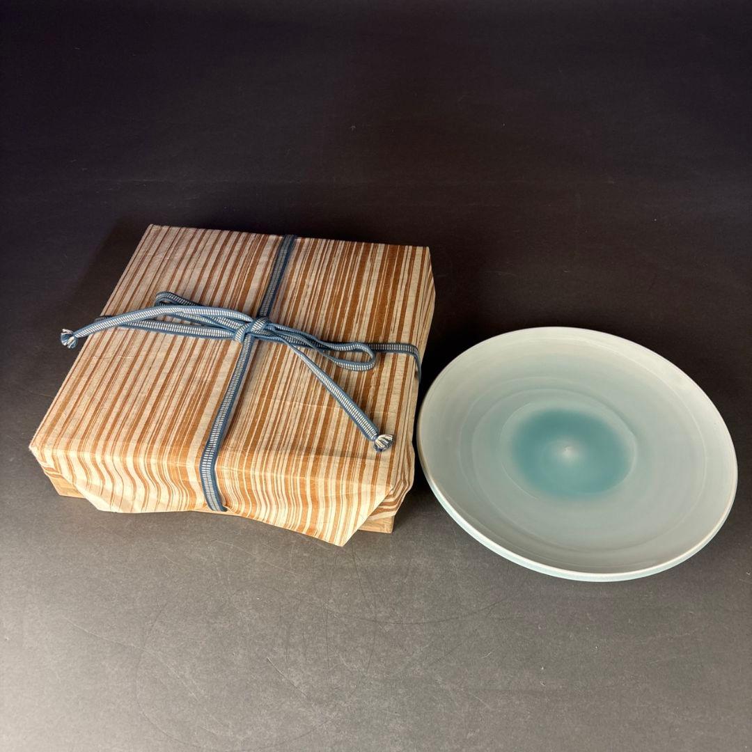 角谷英明　青白磁　渦文　盛皿　共箱　　父:角谷一圭