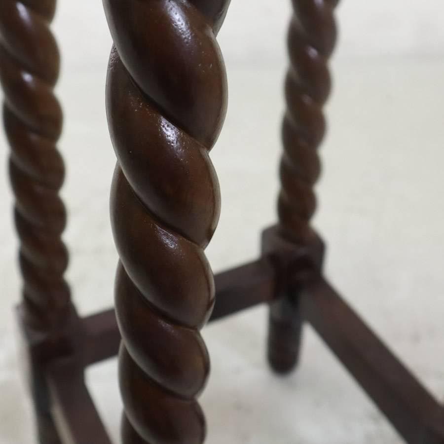 イタリア製 座面回転 バースツール ツイストレッグ アンティーク調 クラシカル2