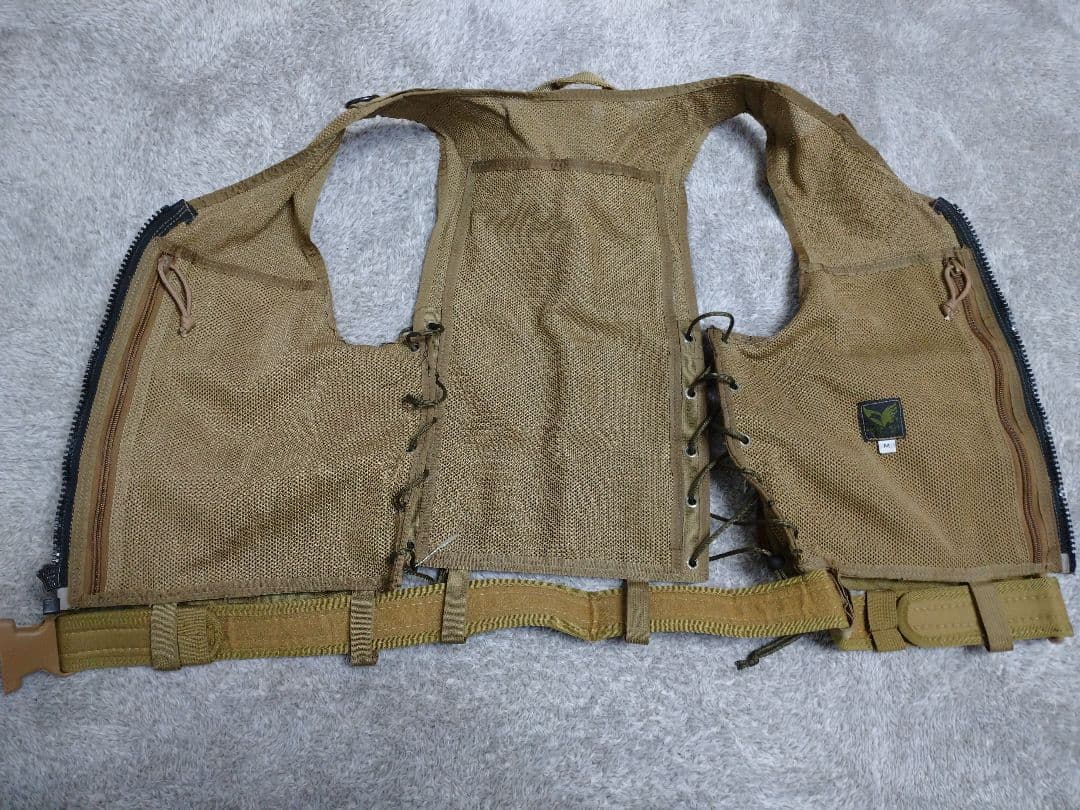 米イーグル社 衛生兵向きタクティカルベスト モール装備 USMCポーチ付き