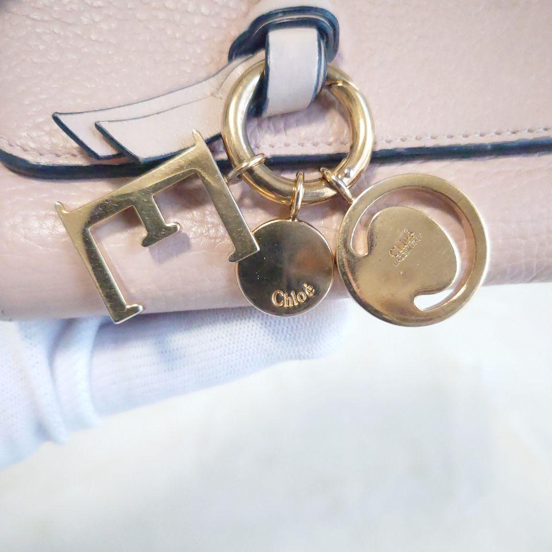 【美品・大人気】クロエ コンパクトウォレット アルファベット チャーム ピンク系