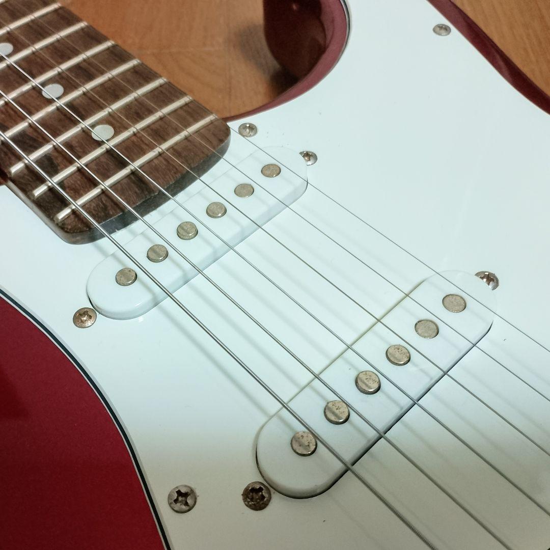 Bacchus　ストラトキャスタータイプ　エレキギター　弦は新品に交換済み！