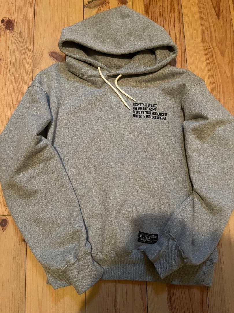 evilact イーブルアクト　パーカー