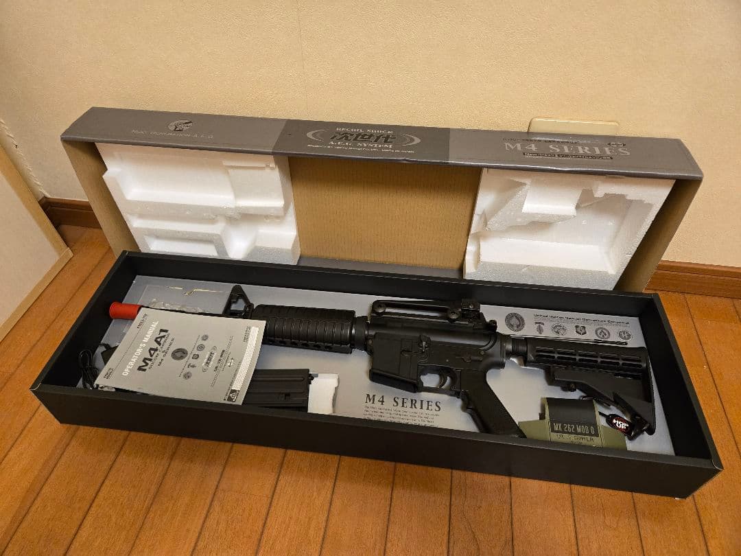 新同品　東京マルイ　次世代電動ガン　M4A1 カービン