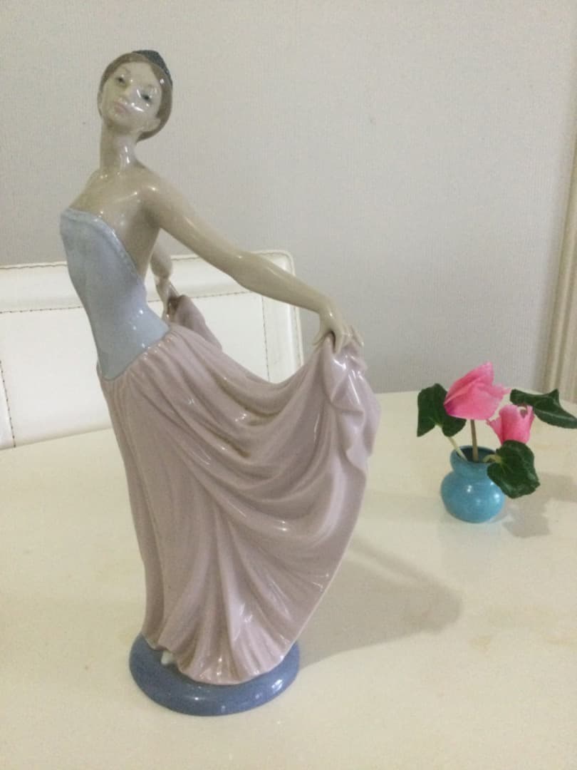 リヤドロ　ダンサー