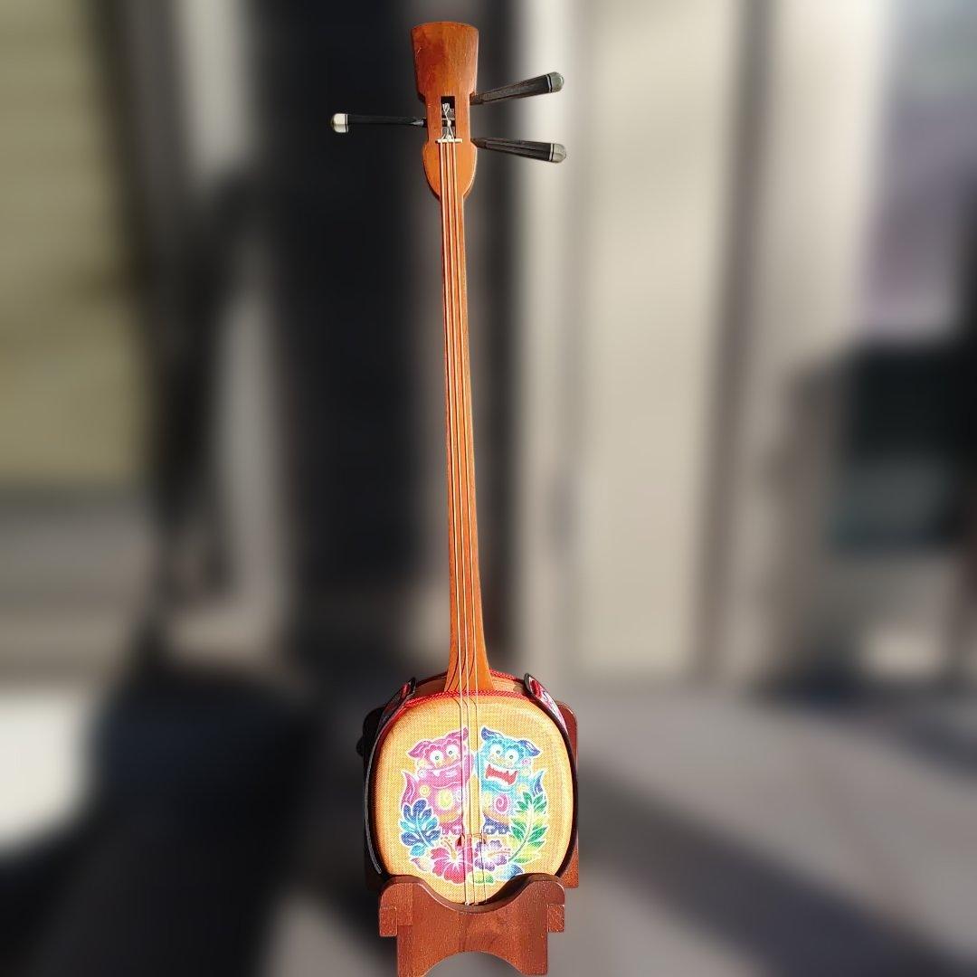 沖縄三線　三線　久場の骨型　　　シーサー柄　「弾く・見る・飾る」