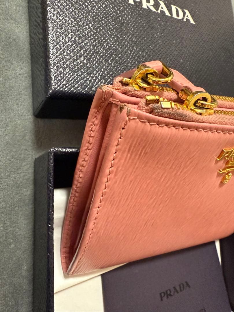 Sora.　PRADA 二つ折り財布 ピンク 牛革サフィアーノ