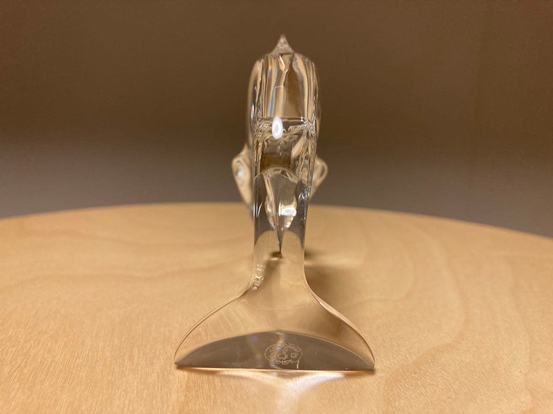 バカラ　イルカ　フィギュリン