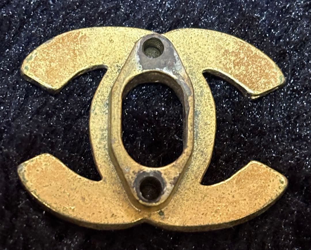 CHANEL シャネル ゴールドロゴブローチ　GOLD 金