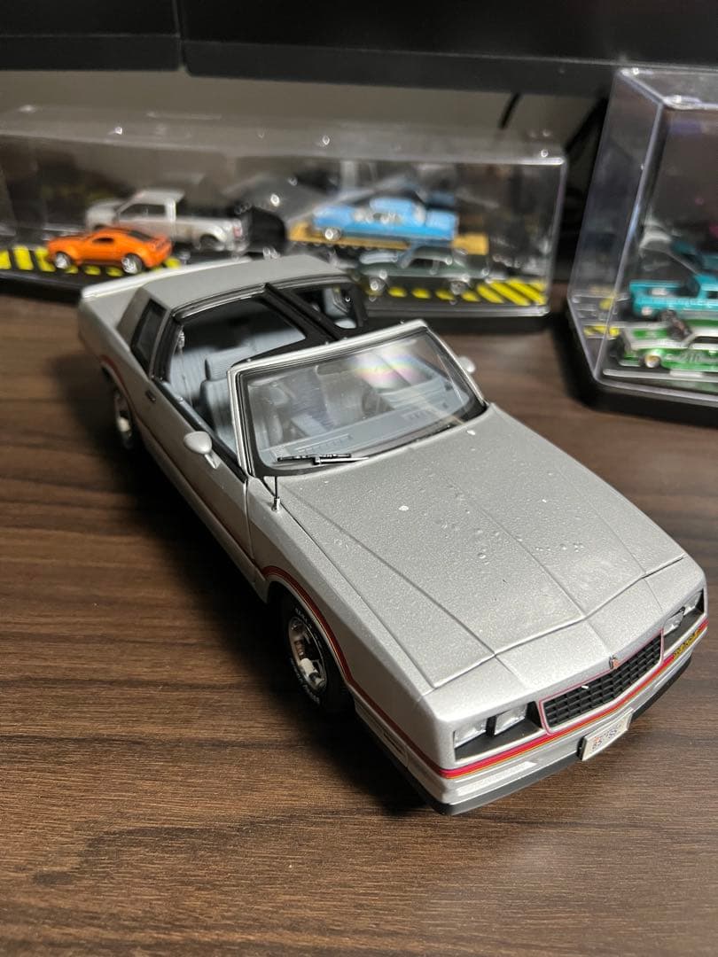 シボレー　モンテカルロ　1/18 ミニカー