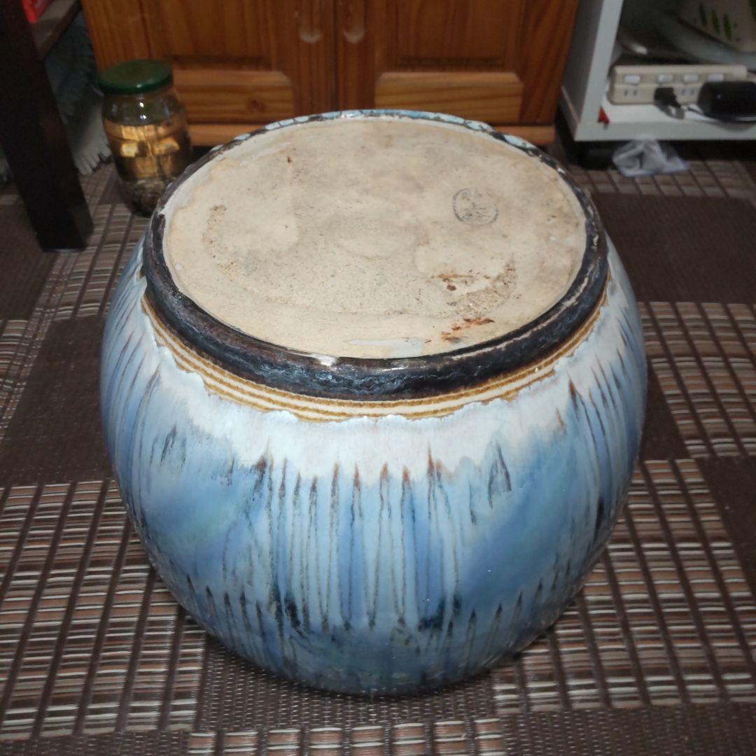 青と白の陶器製 火鉢