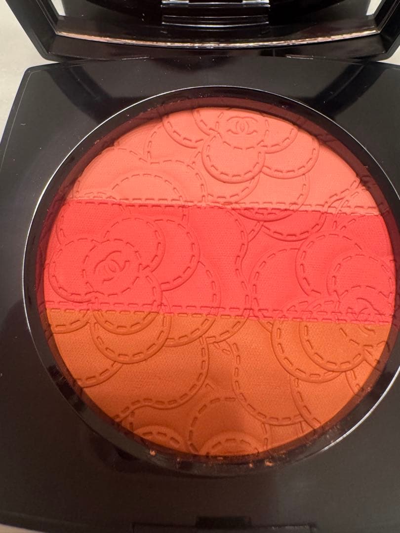 最新CHANEL パウダーチークトリオ 限定版