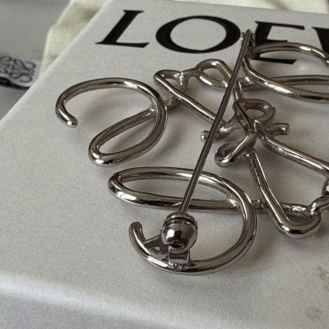 【正規品•未使用】LOEWE シルバー ロゴブローチ