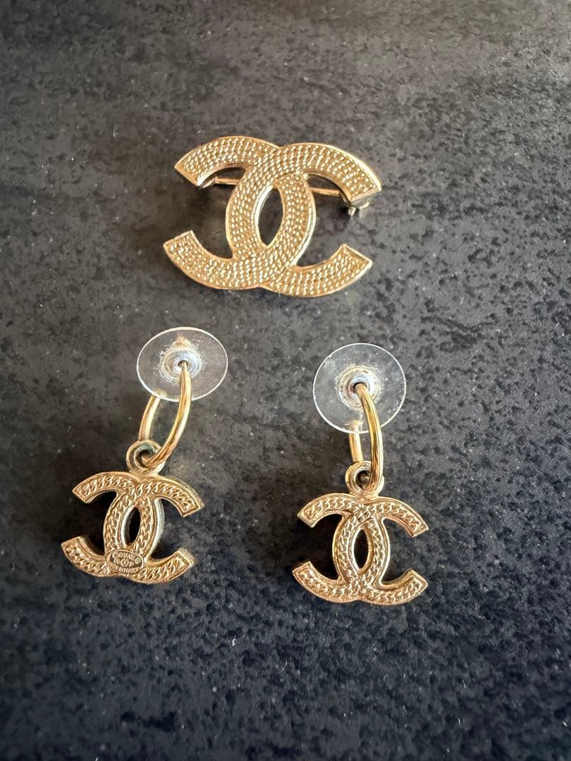 「美品」CHANEL ゴールド CCロゴ ブローチ