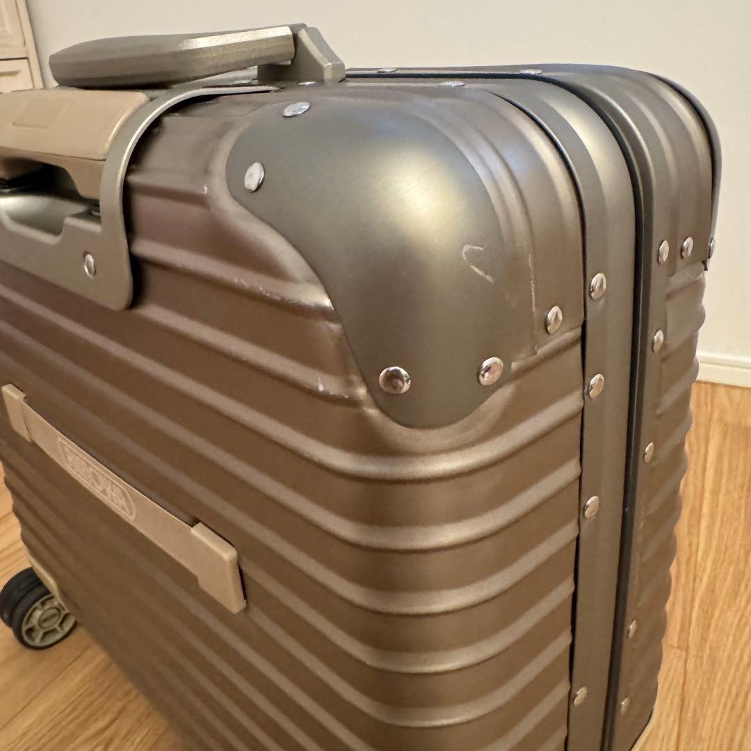 s*9様 【貴重な4輪タイプ】RIMOWA キャリーケース トパーズ チタニウム