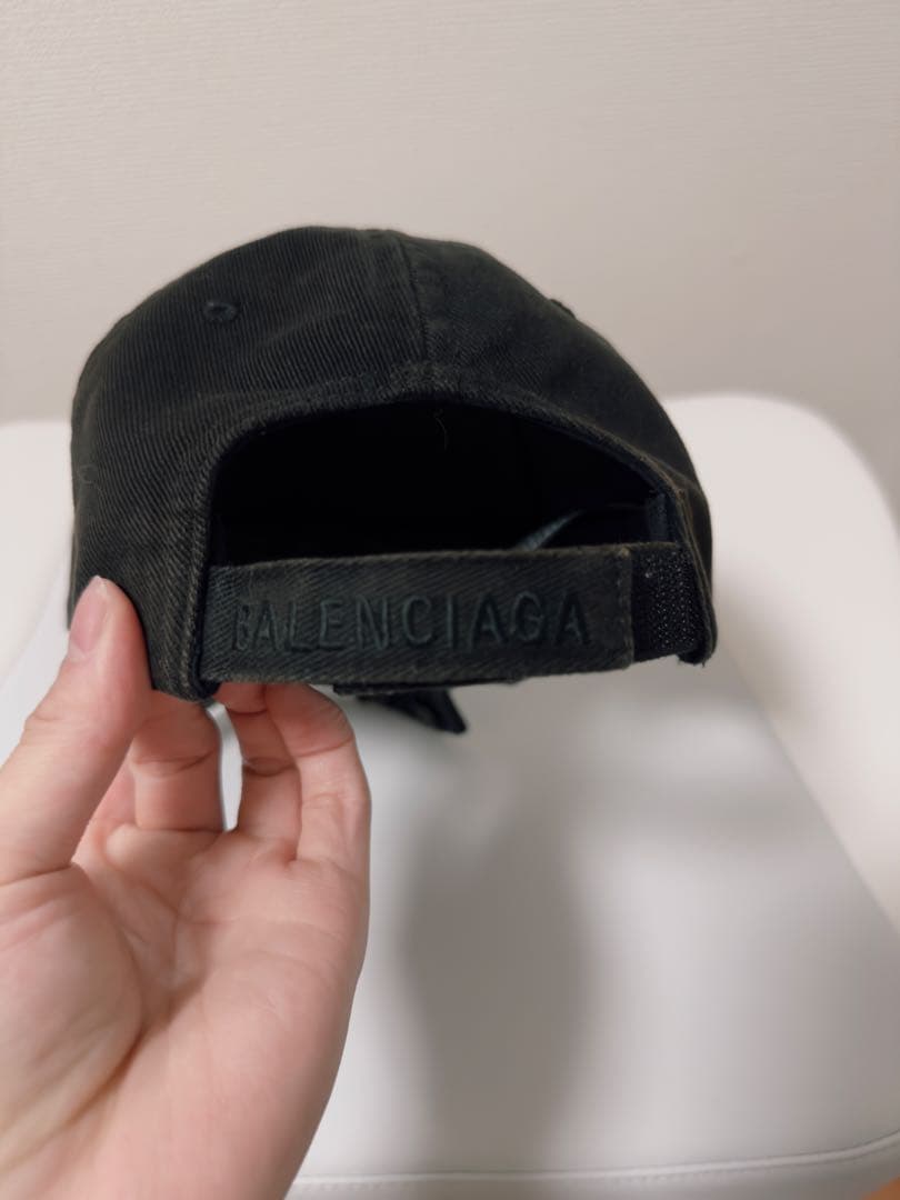 balenciaga ピアスキャップ