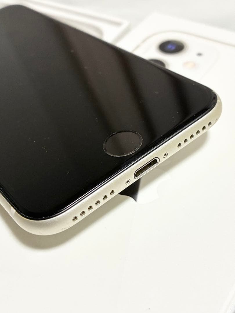 iPhone SE（第3世代）64GB スターライト SIMフリー 本体