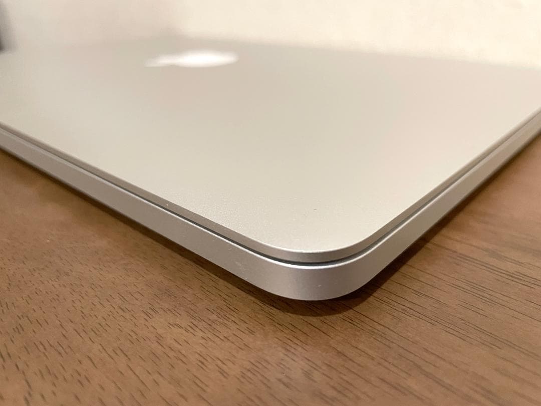 MacBook Pro 13\"　2015　i5　8GB　251GB