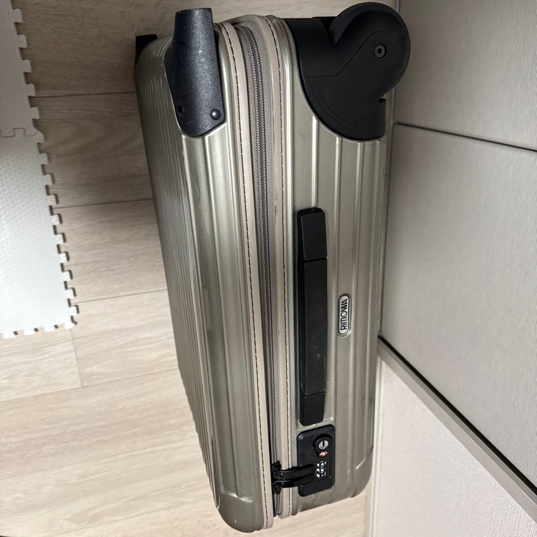 リモア　キャリーケース33リットル　機内持込可サイズ　2輪