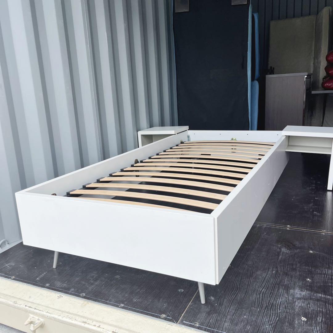 取付無料！ボーコンセプト ルガーノ サイドテーブル付きシングルベッドフレーム✨