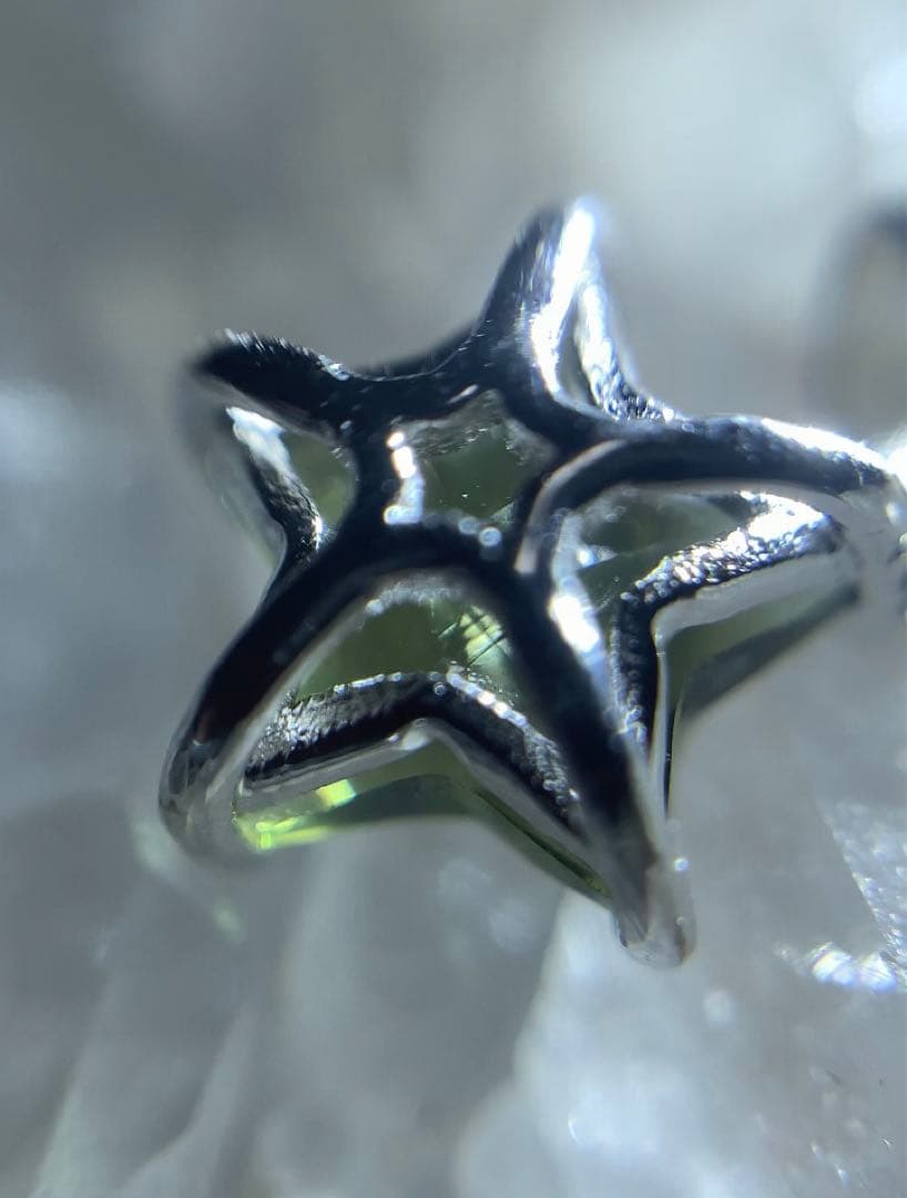 7日まで特価にて❣️★高品質★ モルダバイト　星型　ペンダントトップ