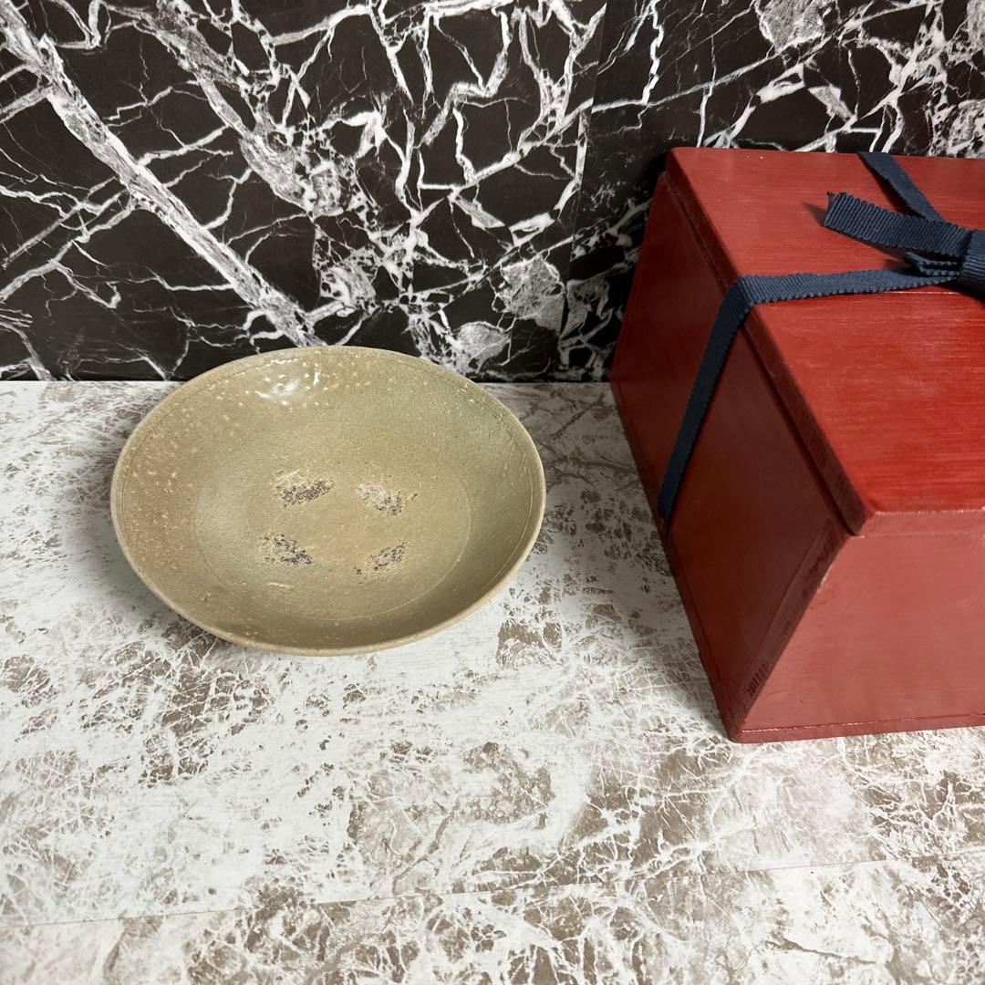 高麗青瓷、平茶碗。無傷、箱。