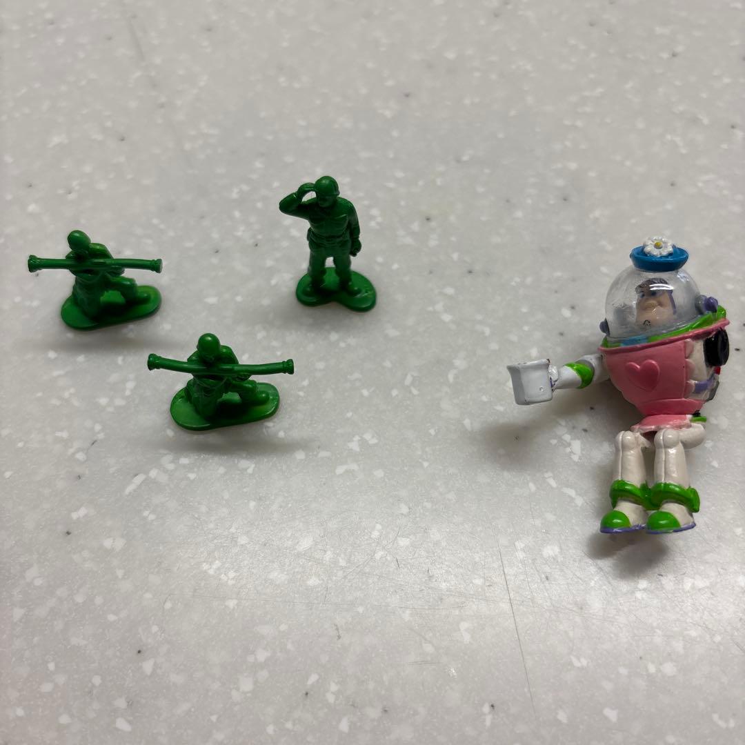 トイ・ストーリー2 フィギュアまとめ売り BUZZの車型缶ケース付き