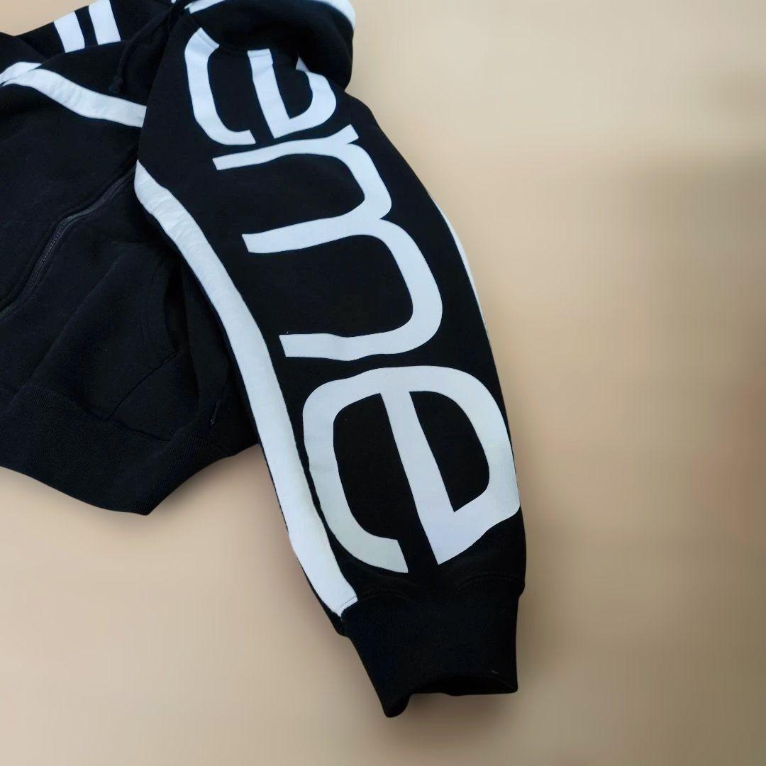 美品☆Supremeロゴパーカー ☆ブラック