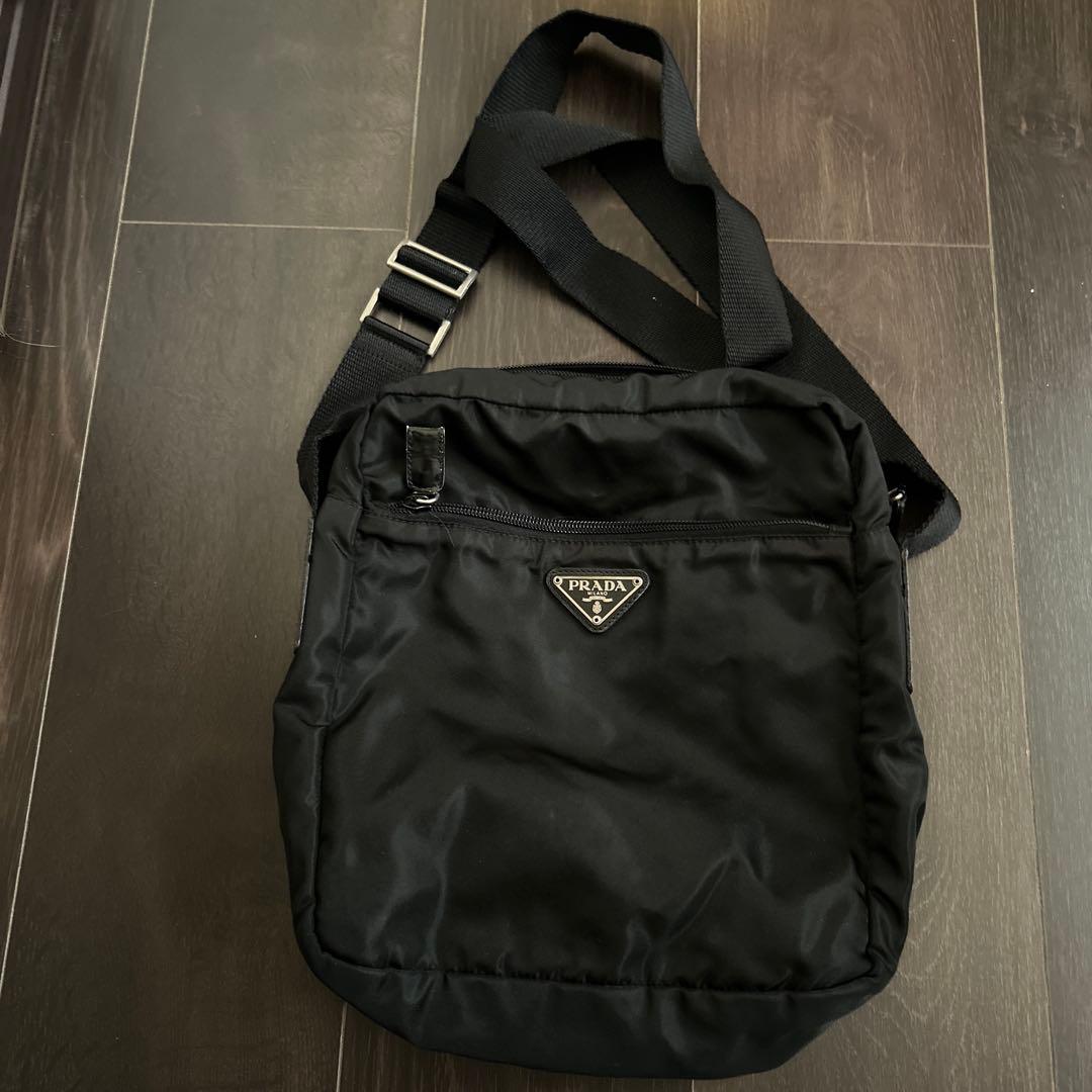 極美品PRADA テスート三角ロゴショルダーバッグ ブラック（未使用に近い）