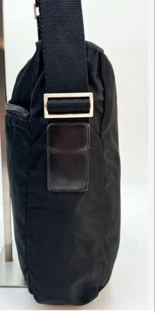 極美品PRADA テスート三角ロゴショルダーバッグ ブラック（未使用に近い）