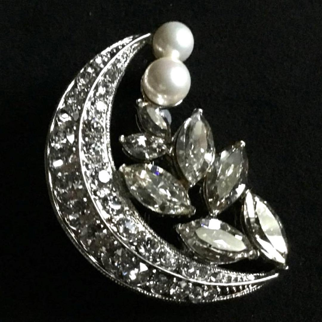 在庫一掃セール中！ 三日月型のロマンティックなブローチ