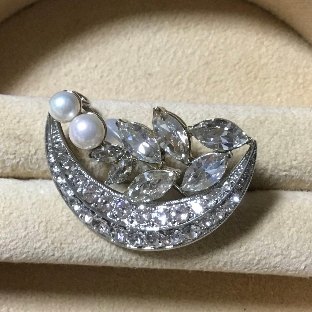 在庫一掃セール中！ 三日月型のロマンティックなブローチ