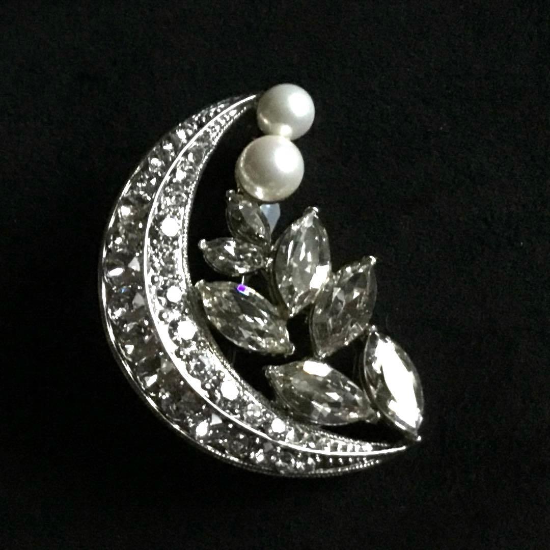 在庫一掃セール中！ 三日月型のロマンティックなブローチ