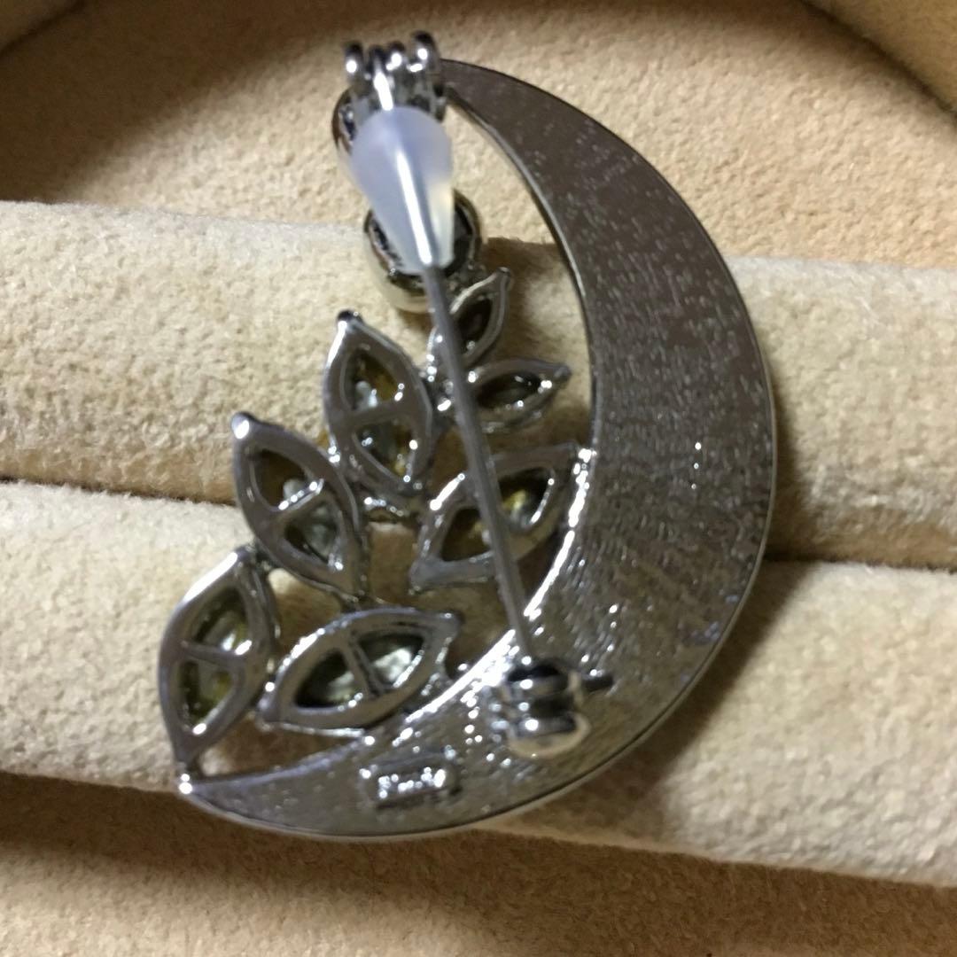 在庫一掃セール中！ 三日月型のロマンティックなブローチ