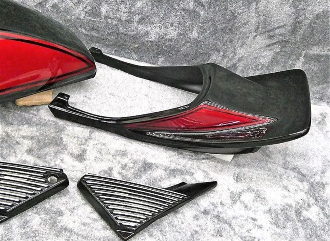 ゼファー400火の玉外装サイドカバーなし