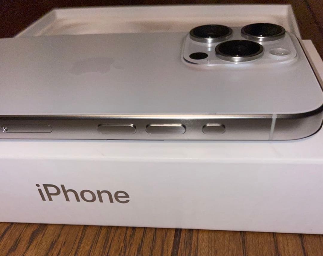 iPhone 15 Pro 256GB ホワイトチタニウム