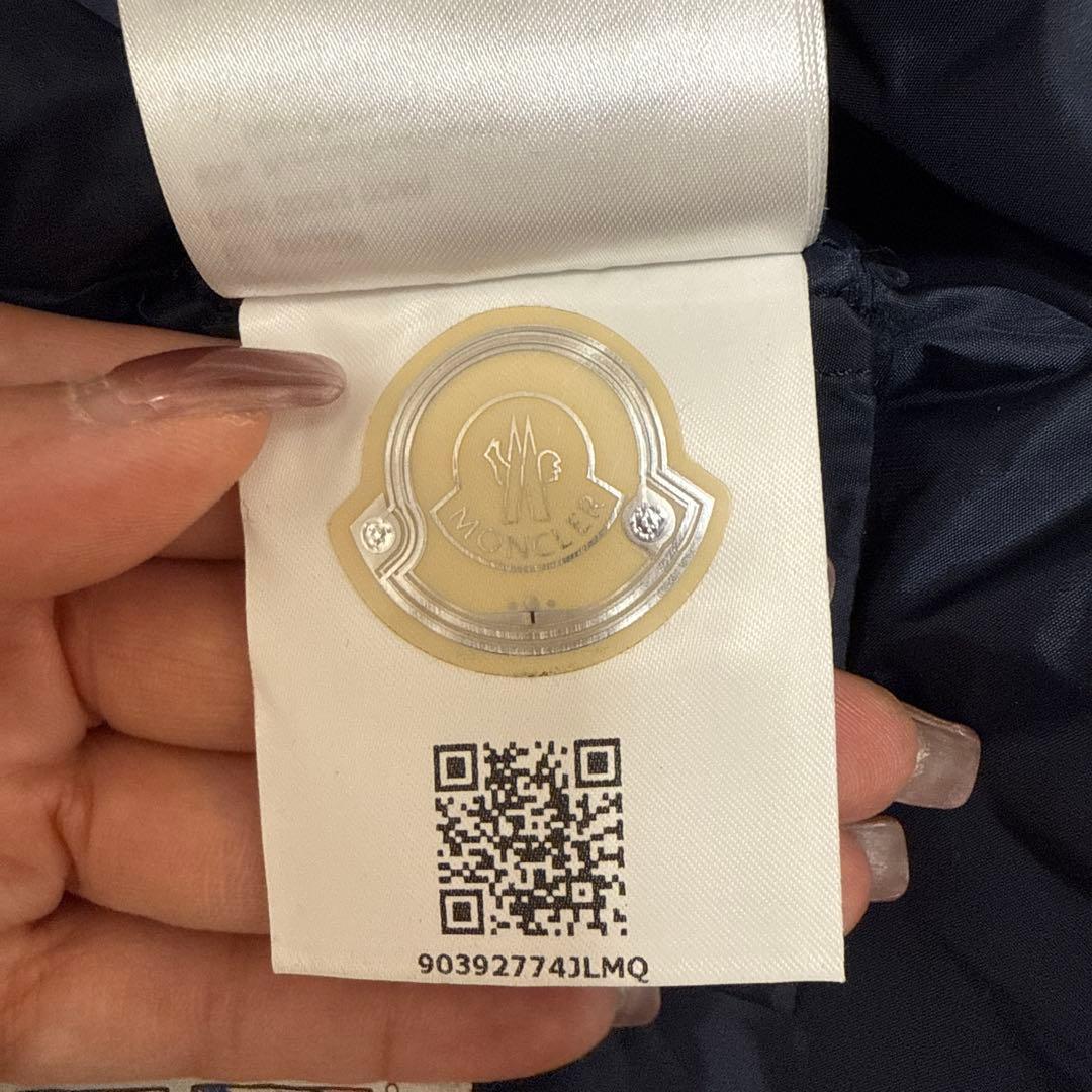 MONCLER黒のフード付きダウンジャケット 18/24 mesi