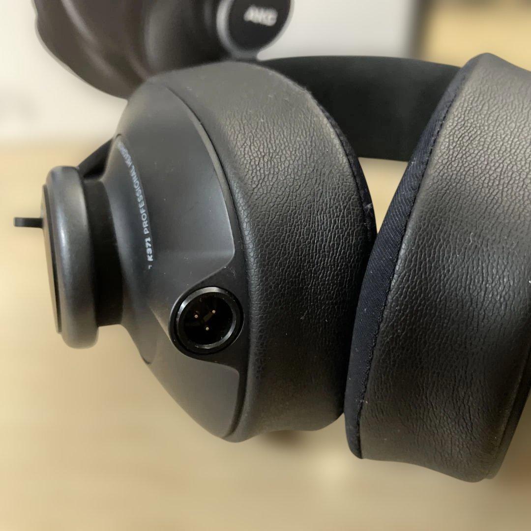 【 純正イヤーパッド未使用 】AKG K371 有線 モニターヘッドホン 密閉型