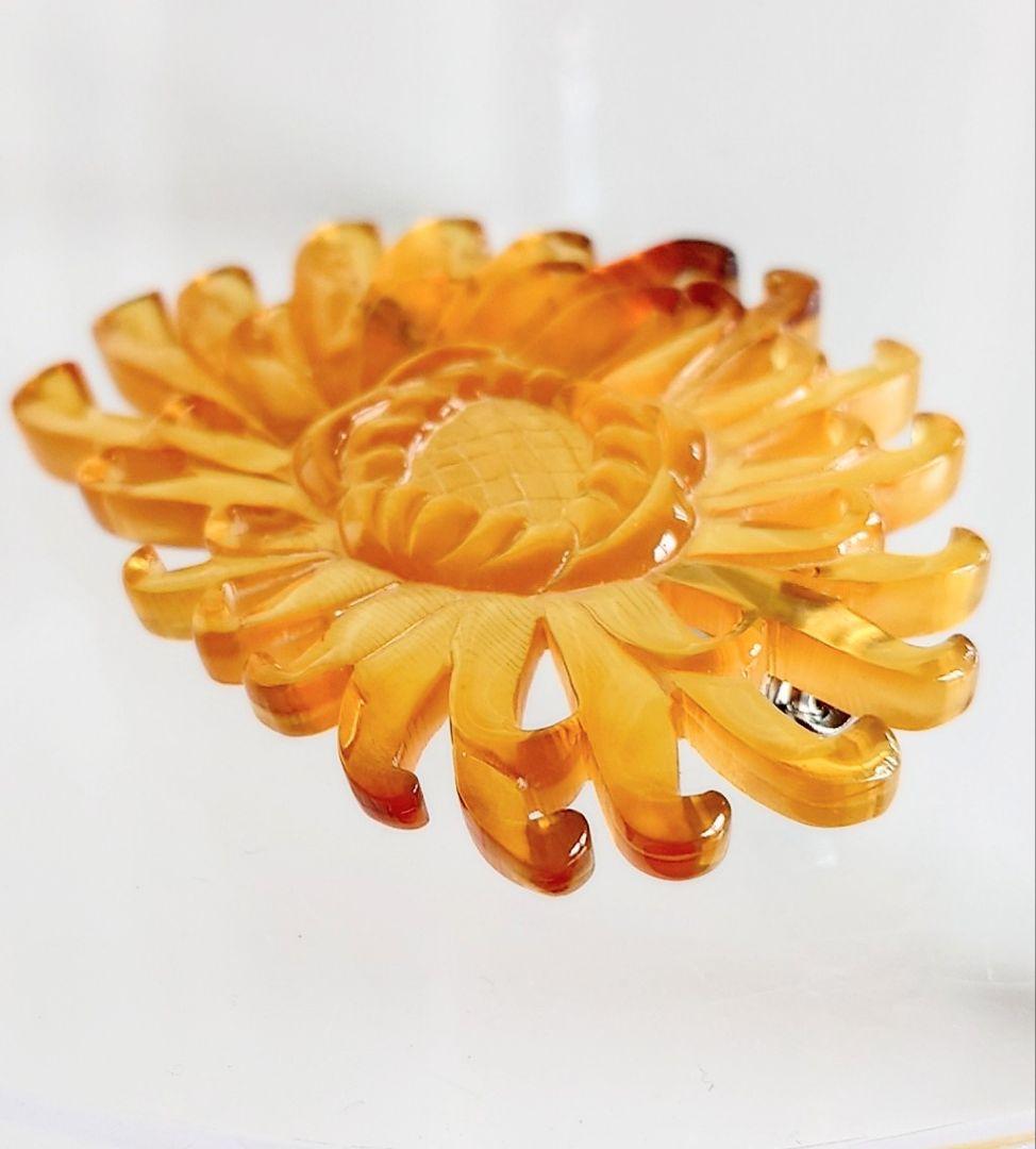 ヴィンテージ ブローチ 本鼈甲 彫刻 菊の花 モチーフ D32